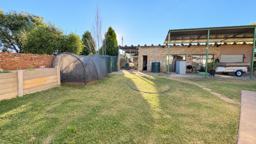4 Bedroom Property for Sale in Flamwood North West